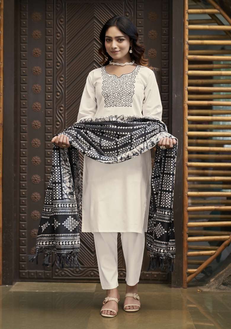 Off White Embroidery Cotton Kurta Set - Indya