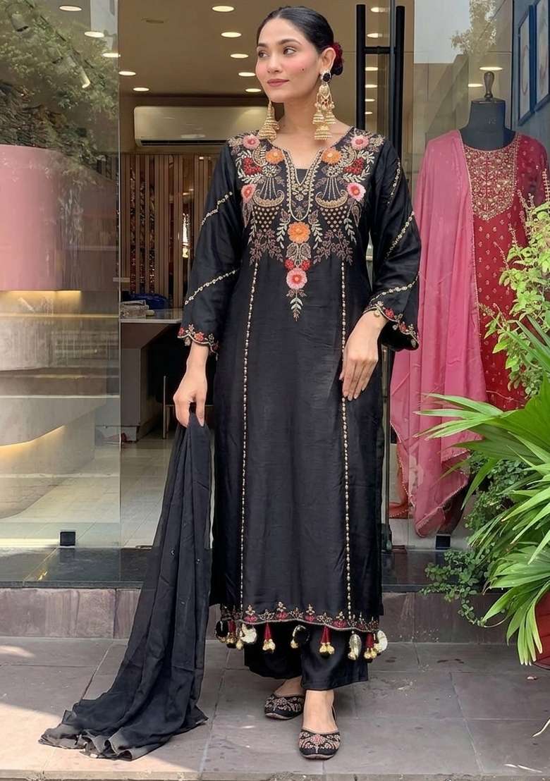 Black Embroidery Chanderi Kurta Set - Indya