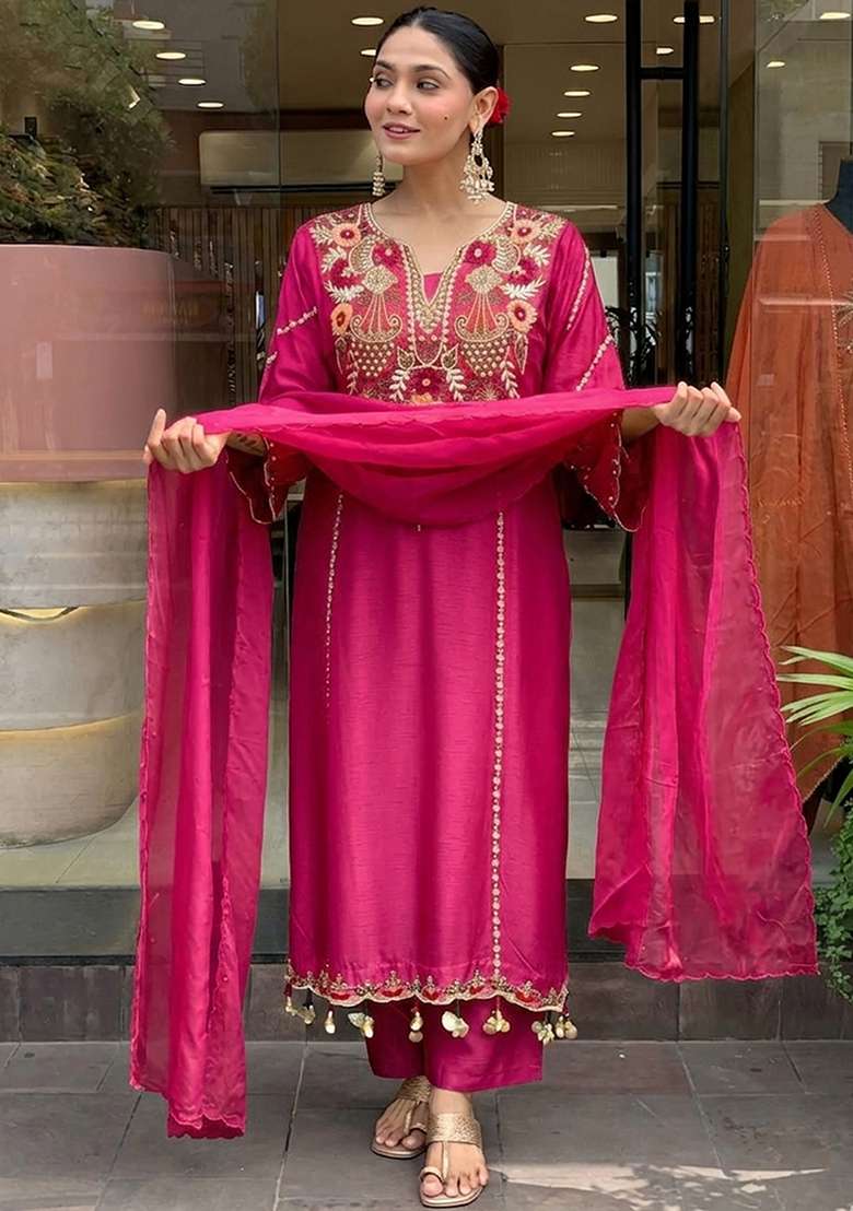 Pink Embroidery Chanderi Kurta Set - Indya