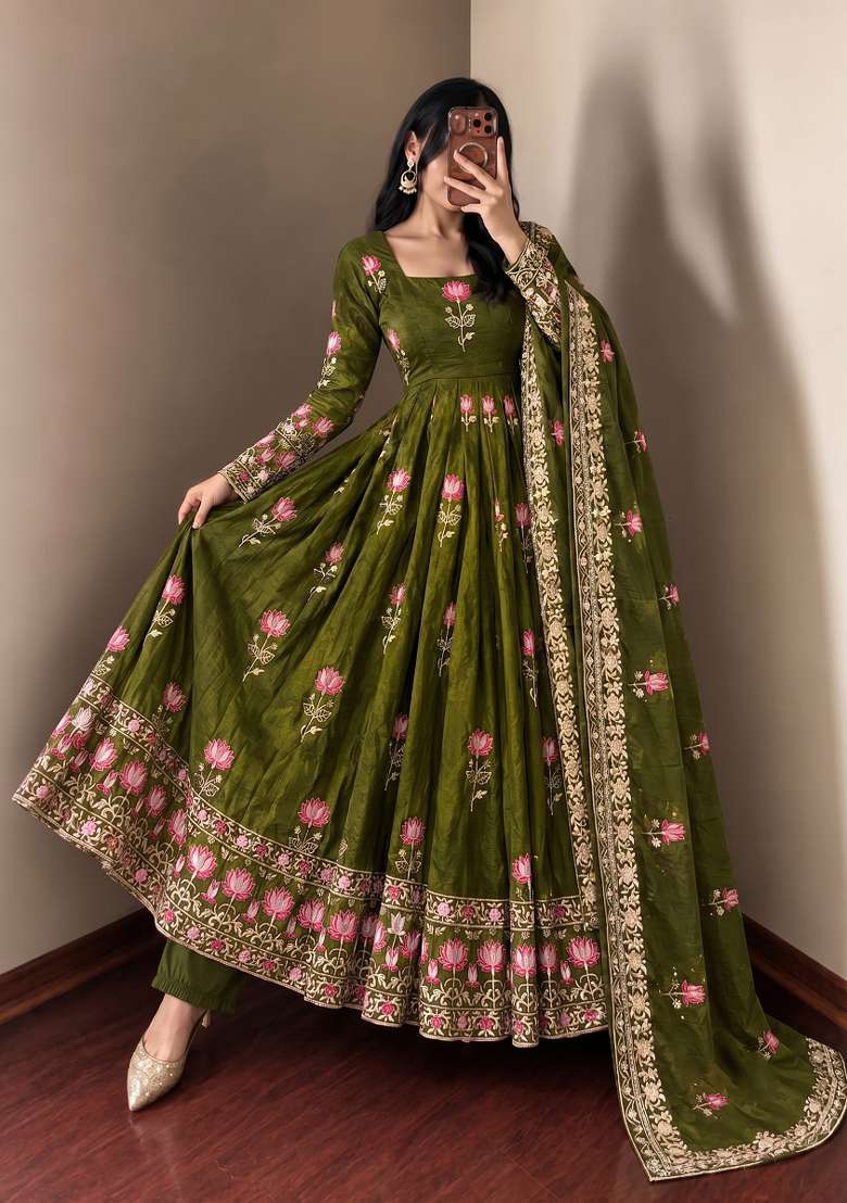 Green Embroidered Silk Kurta Set - Indya