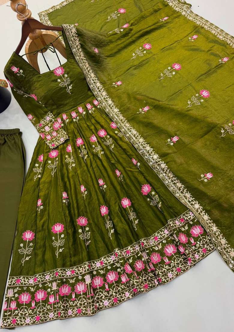 Green Embroidered Silk Kurta Set - Indya