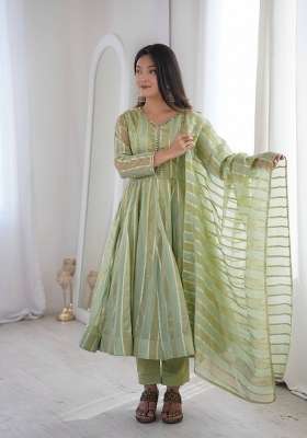 Pista Embroidery Viscose Gown Set