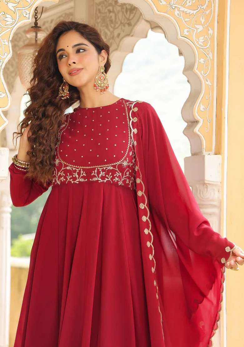 Red Embroidery Georgette Kurta Set - Indya