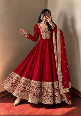 Red Embroidery Roman Gown Set