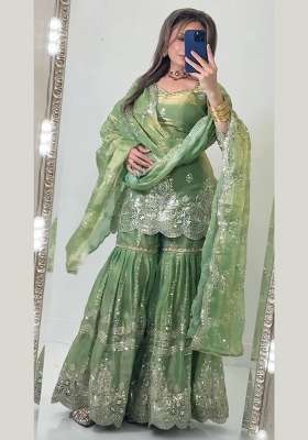 Pista Embroidery Fendi Kurta Set