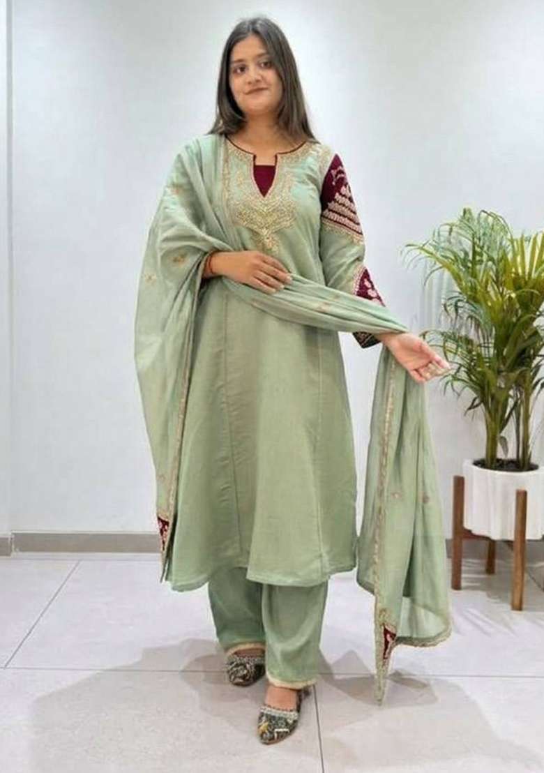 Pista Embroidery Chanderi Kurta Set - Indya