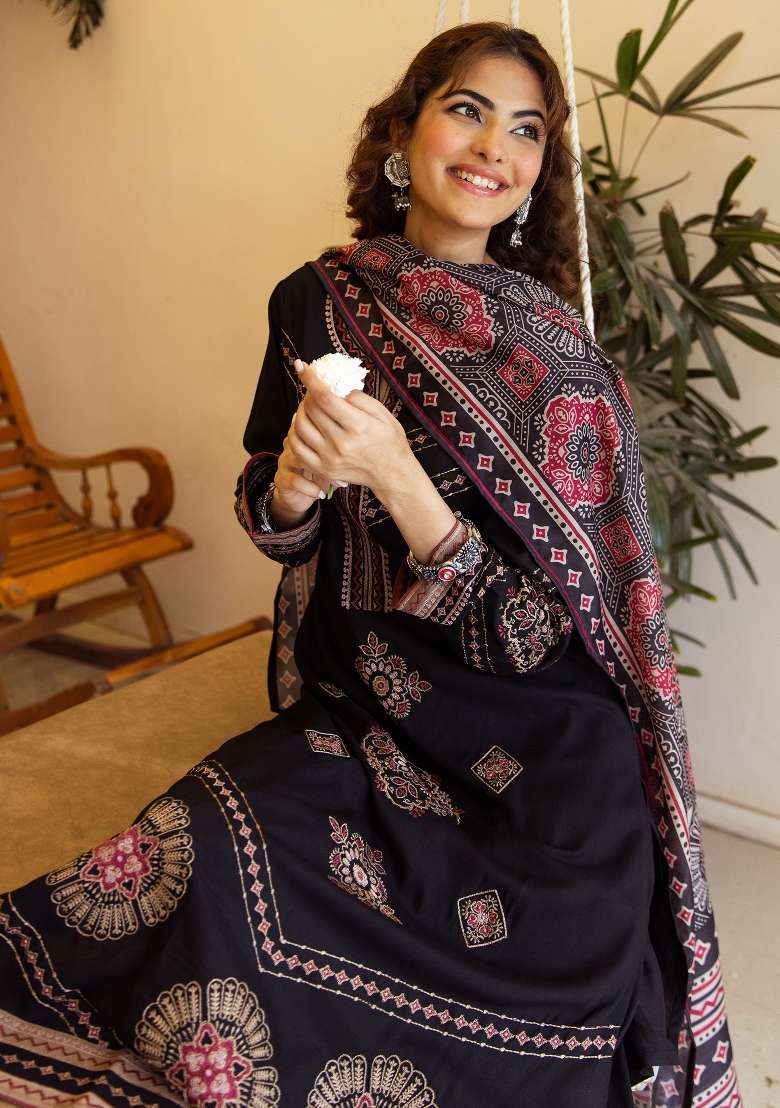 Black Embroidery Viscose Kurta Set - Indya