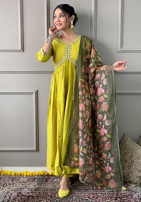 Green Embroidered Viscose Rayon Kurta Set