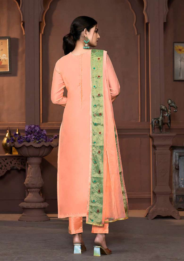 Peach Hand Embroidered Muslin Cotton Kurta Set - Indya