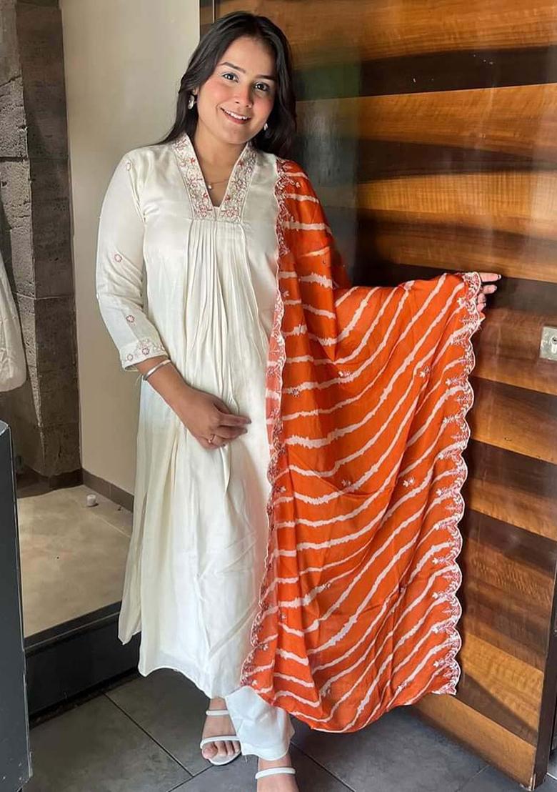 Off White Thread Work Viscose Kurta Set