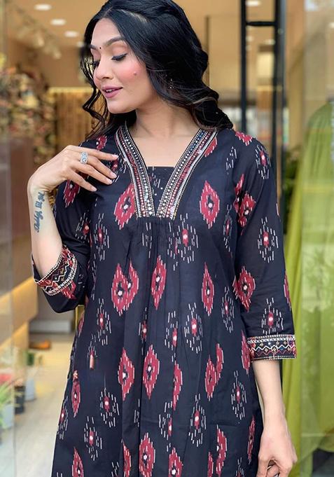 Women Black Cotton Kurta Set main image 1