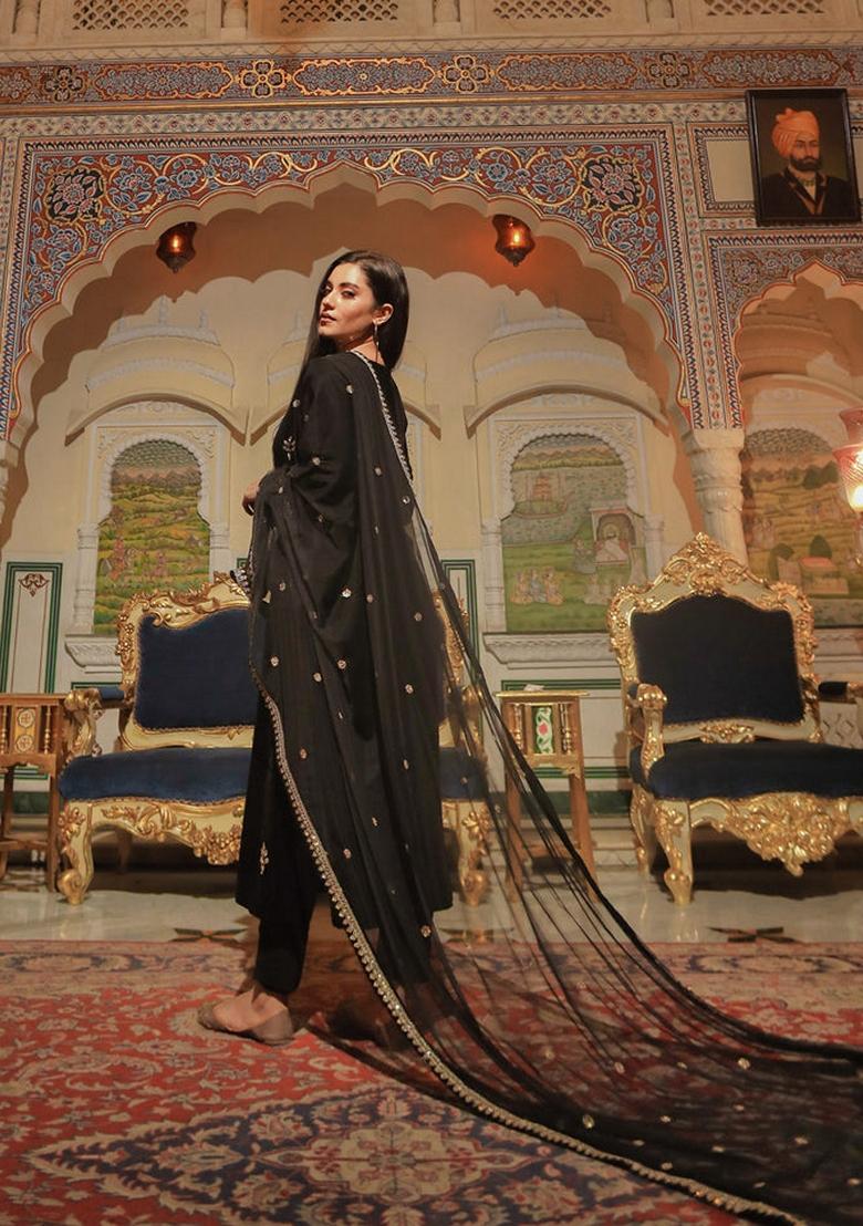 Black Printed Velvet Kurta Set - Indya