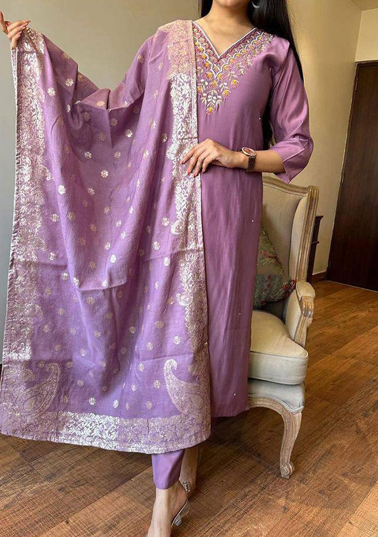 Onion Pink Thread Embroidered Viscose Kurta Set