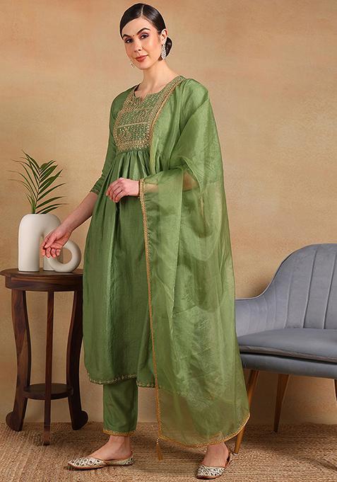 Green Yoke Design Silk Blend Kurta Set