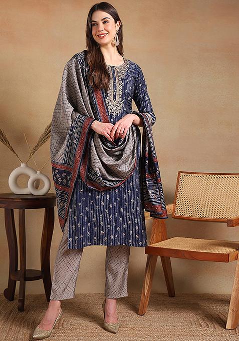 Women Navy Blue & White Embroidered Kurta Set