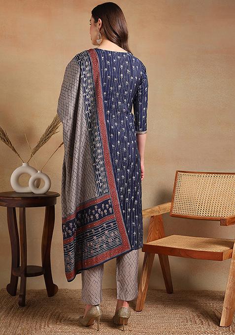 Women Blue & Maroon Floral Printed Silk Blend Kurta Set main image 1