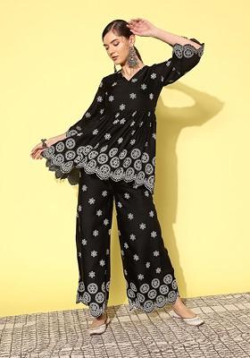 Black Floral Embroidered Regular Thread Work Kurta With Palazzos