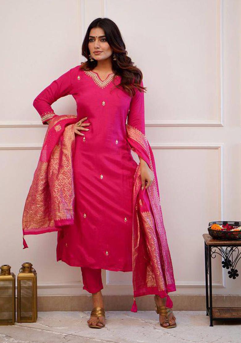 Gajri Embroidered Viscose Chanderi Kurta Set