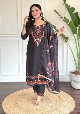 Black Embroidered Chanderi Kurta set