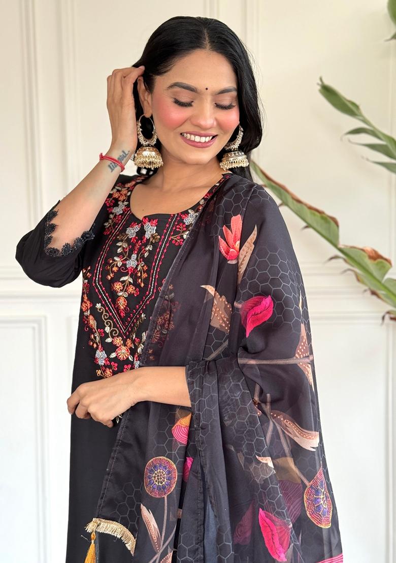 Black Embroidered Chanderi Kurta set