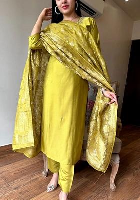 Pear Embroidered Chanderi Silk Kurta set