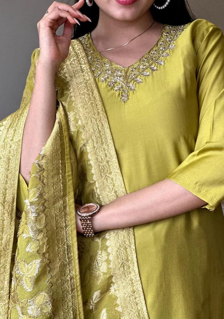 Pear Embroidered Chanderi Silk Kurta set