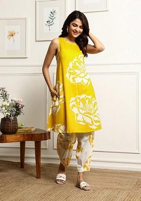 Yellow Printed Cotton Blend Kurta Set