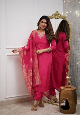 Gajri Embroidered Viscose Chanderi Kurta Set