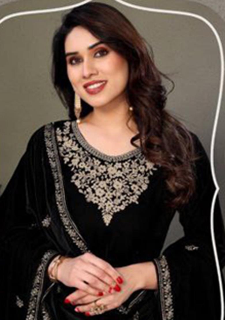 Black Embroidered Velvet Kurta Set