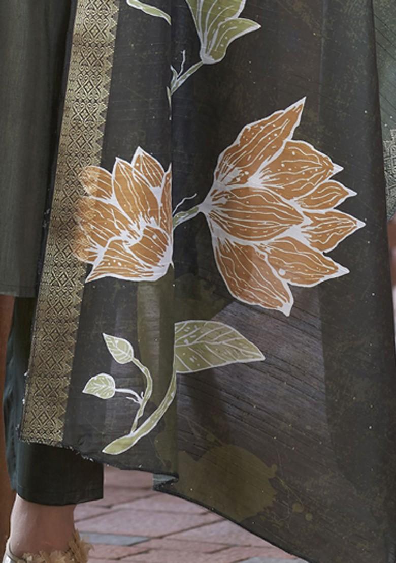 Green Floral Embroidered Poly Blend Kurta Set