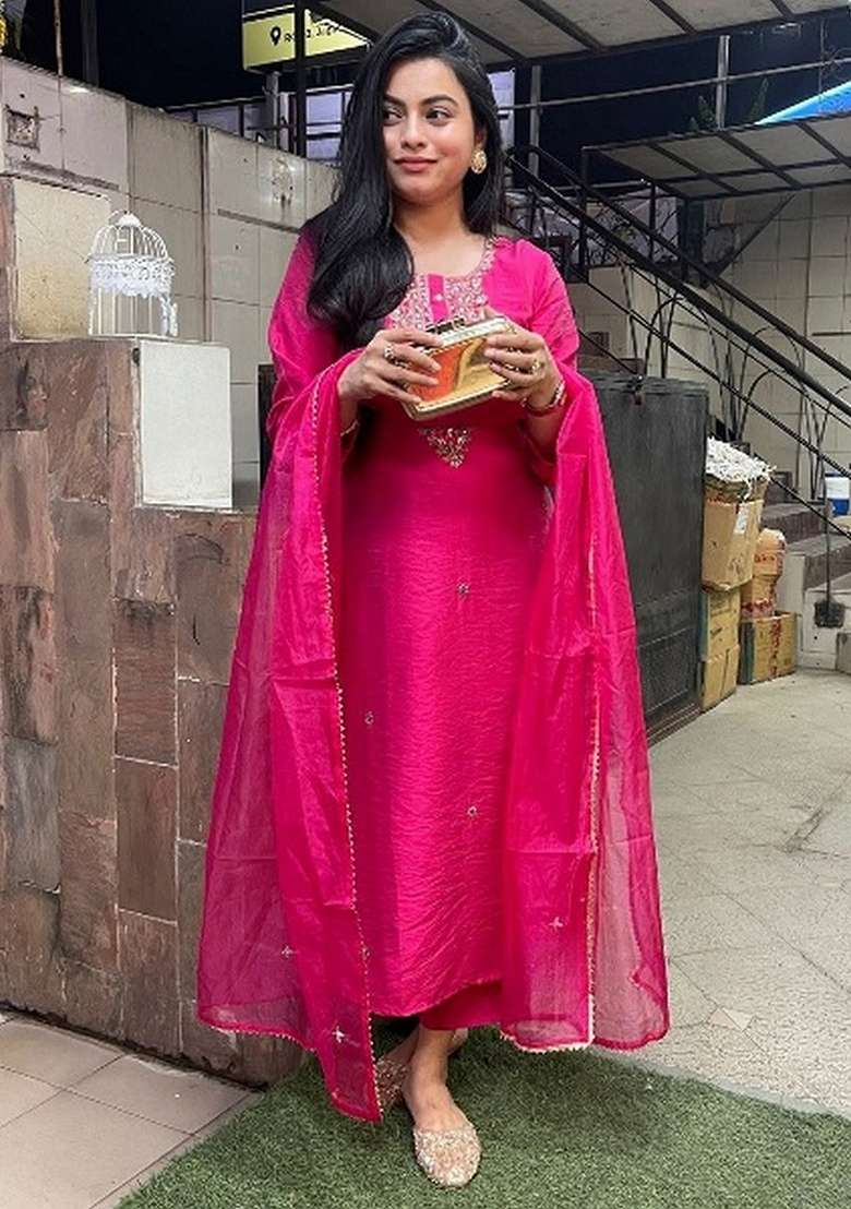Pink Embroidered Chanderi Straight Kurta Set - Indya