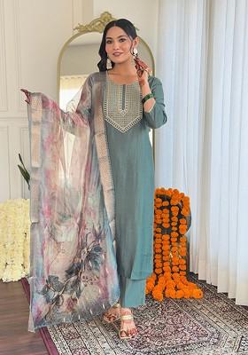 Green Embroidered Poly Blend Kurta Set