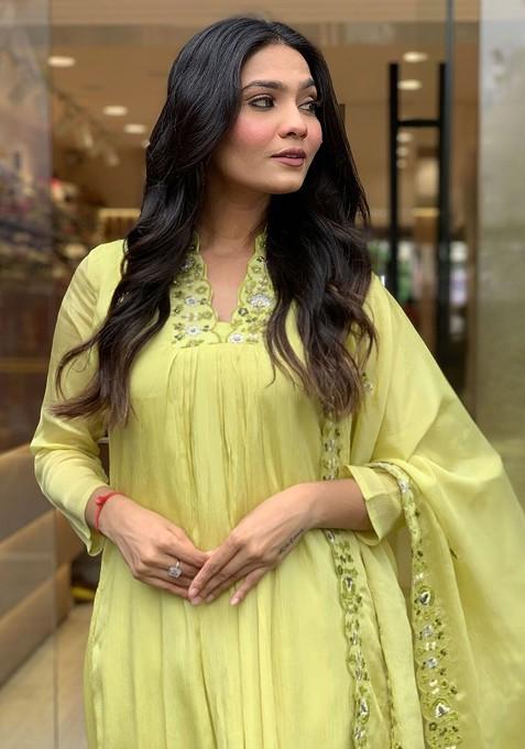 Nandhitha Lime Green Kurta Set ( Set of 2)