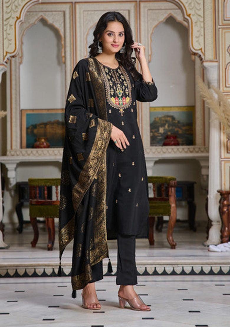Black Embroidered Chanderi Kurta Set