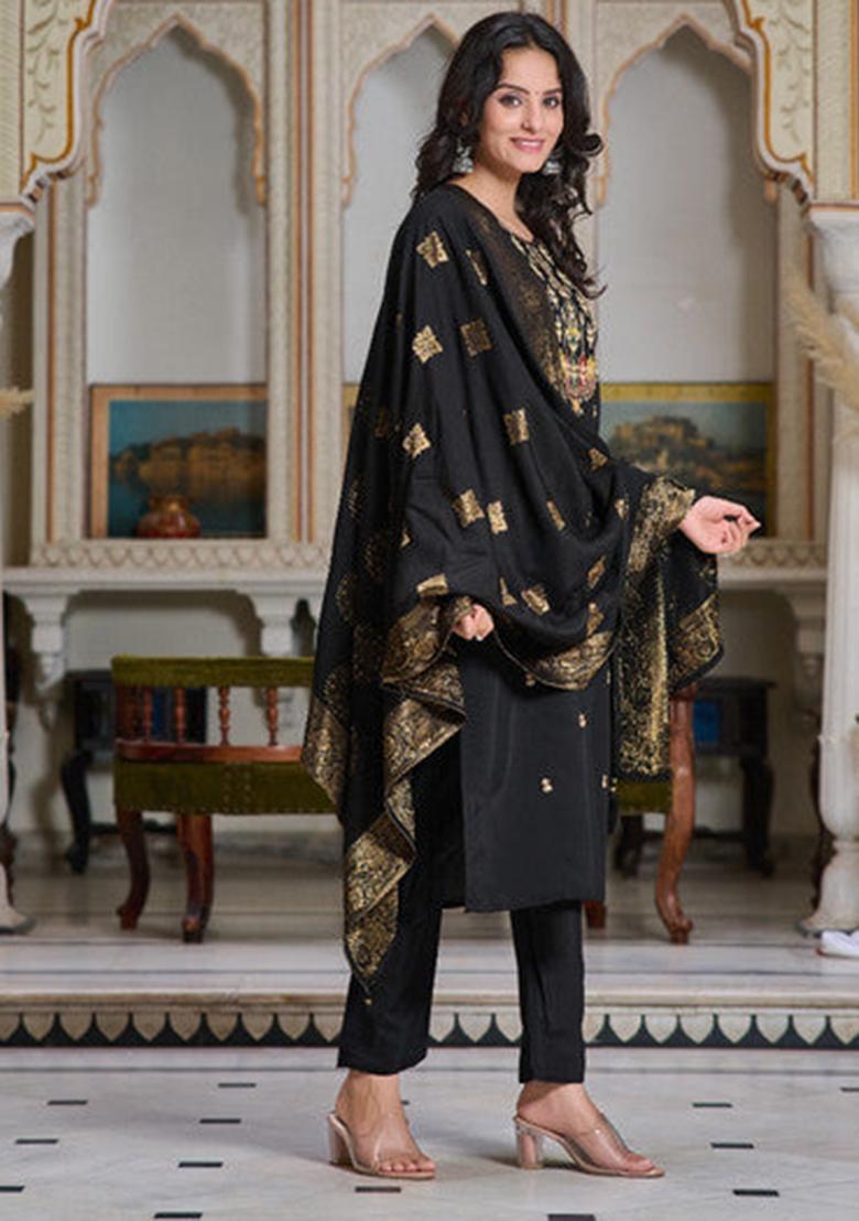 Black Embroidered Chanderi Kurta Set
