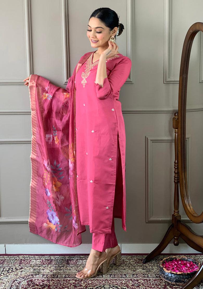 Gajari Embroidered Viscose Kurta Set
