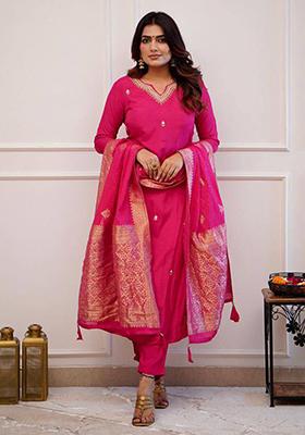 Gajri Embroidered Chanderi Kurta Set