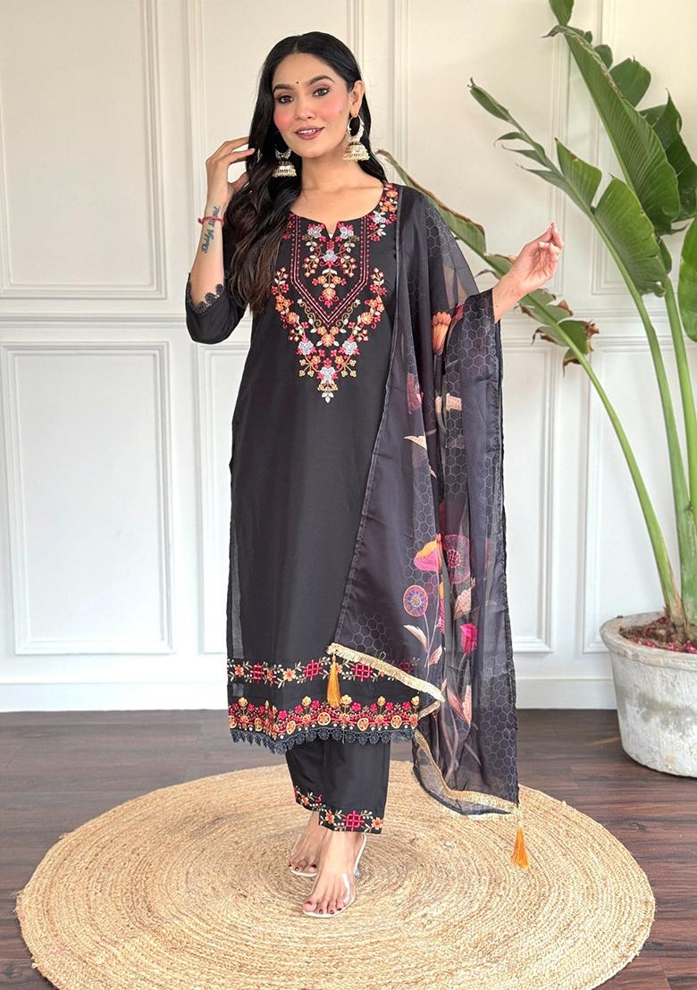 Black Embroidered Chanderi Kurta Set