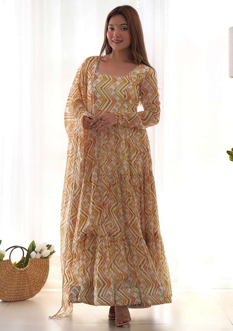 Off White Digital Print Georgette Kurta Set - Indya