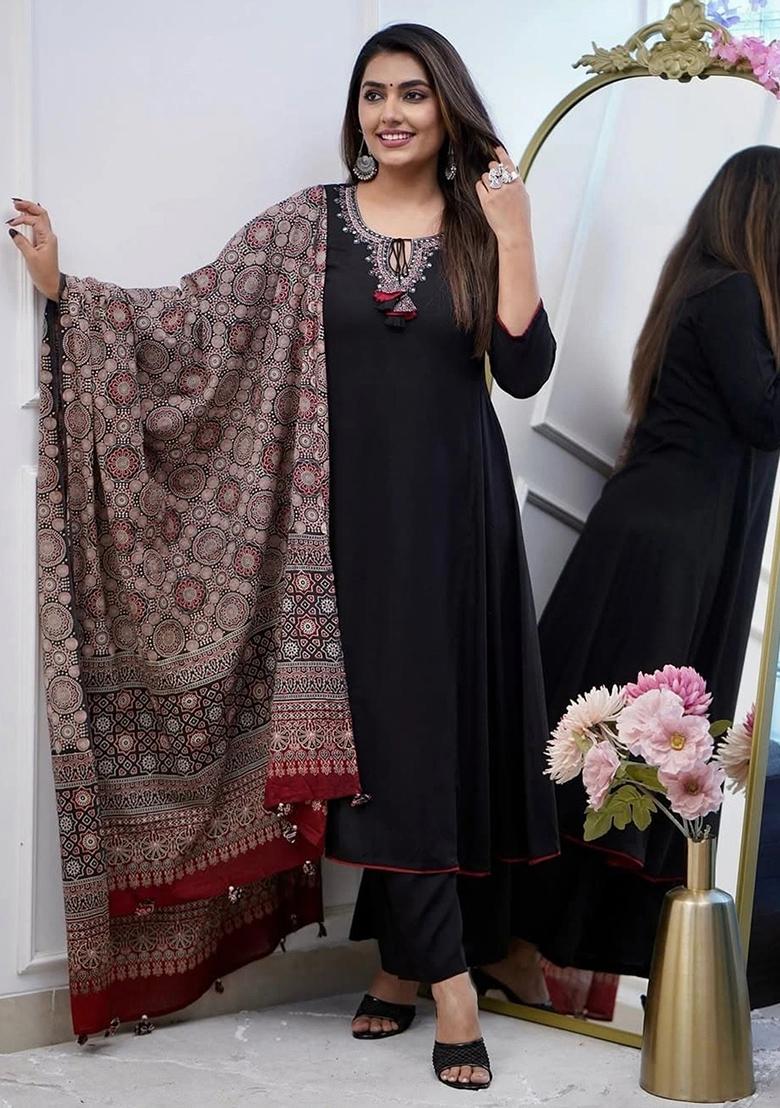 Black Embroidered Viscose Rayon Salwar Kameez