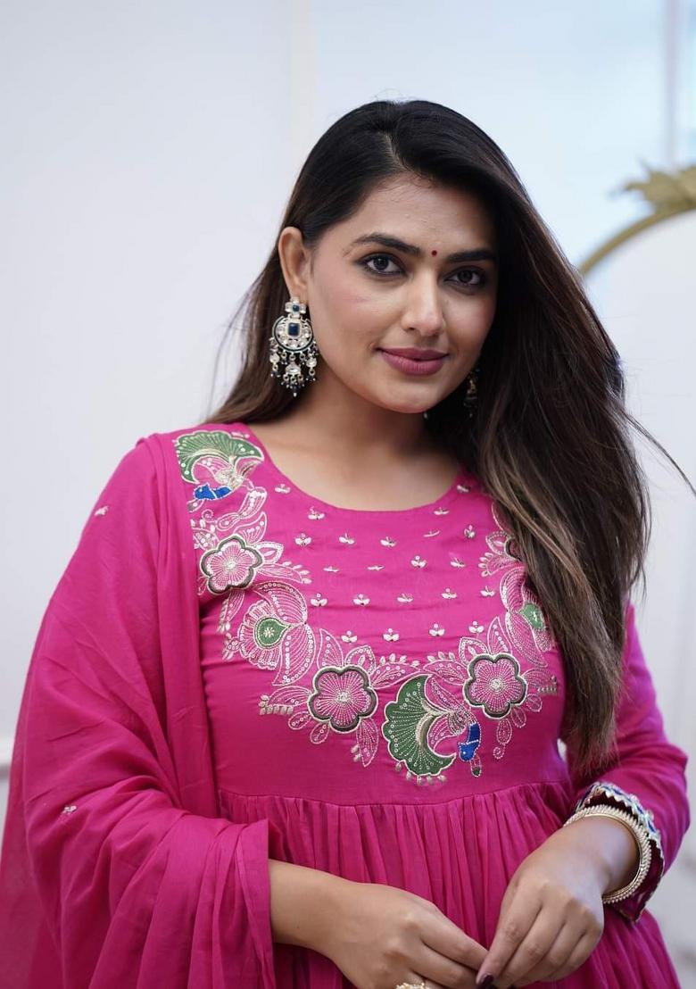 Pink Embroidered Chanderi Salwar Kameez