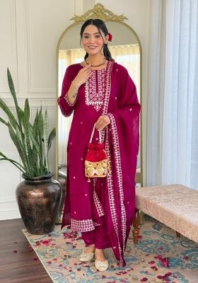Maroon Solid Cotton Blend Salwar Kameez With Dupatta