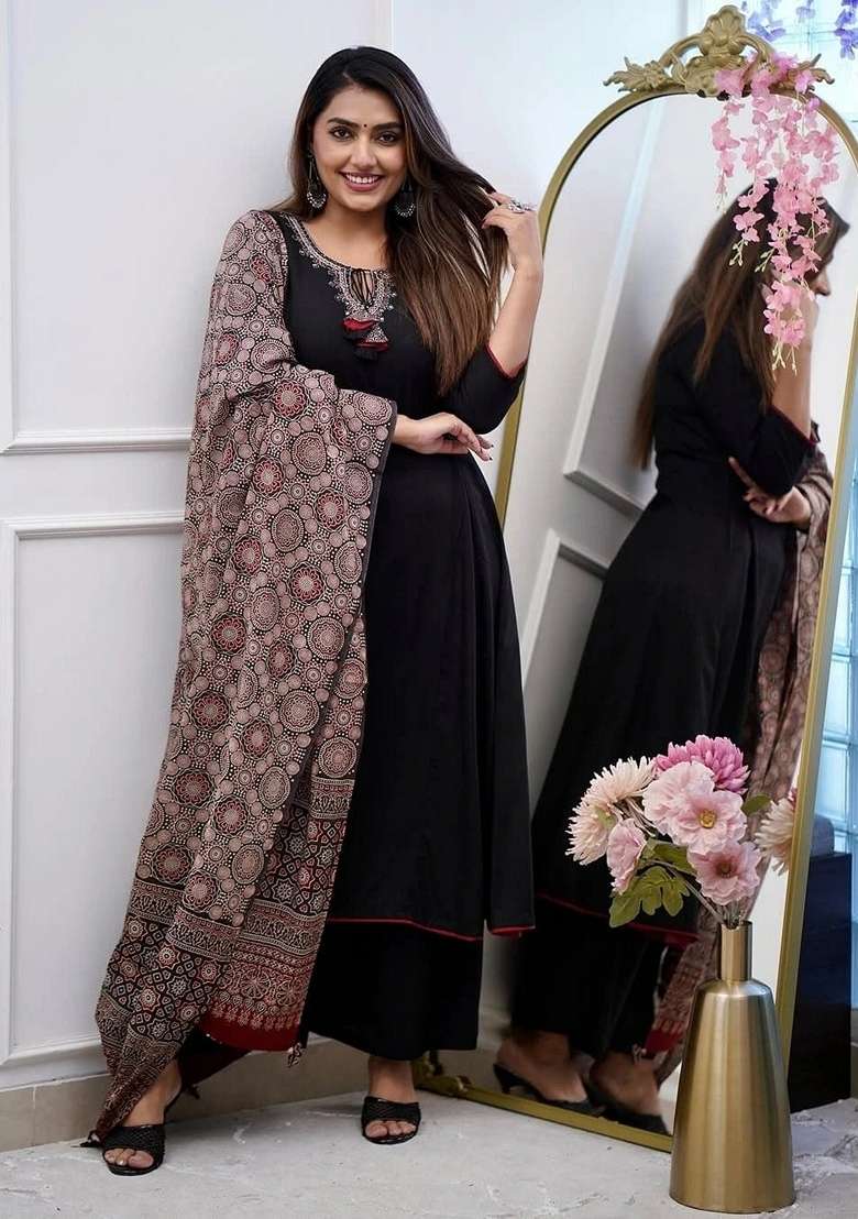 Black Solid Viscose Anarkali Set - Indya