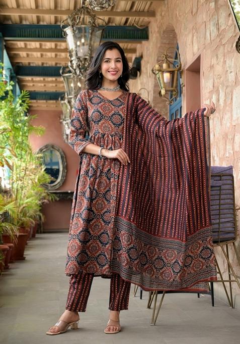 Green Embroidered Viscose Salwar Kameez With Dupatta