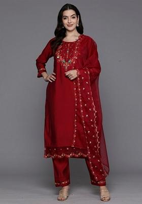 Magenta Embroidered Silk Blend Salwar Kameez With Dupatta