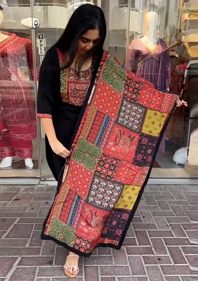 Black Solid Viscose Salwar Kameez With Dupatta