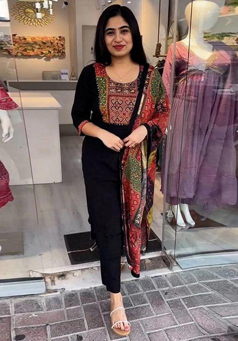 Black Solid Viscose Salwar Kameez With Dupatta