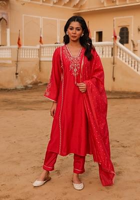 Fuchsia Pink Embroidered Viscose Salwar Kameez With Dupatta