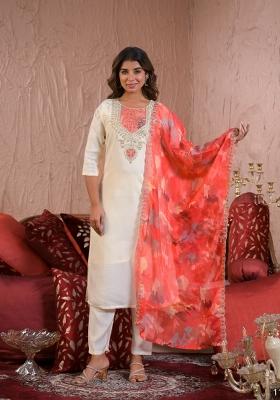 Off White Embroidererd Chanderi Silk Salwar Kameez With Dupatta