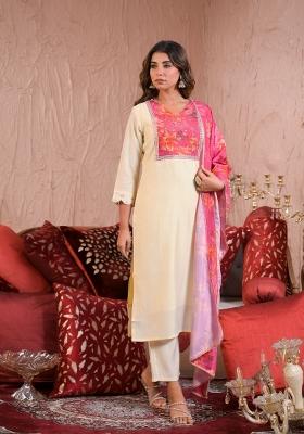 Off White Embroidererd Chanderi Silk Salwar Kameez With Dupatta